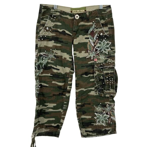 Vintage y2k Womens Low Rise Camo Floral Studded Miss Me Cargo Skater Capris Sz M - Picture 1 of 10